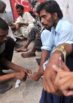 PROTECTING COMMUNITIES - Responding to the impact of urban drug markets WALTER KEMP - Global Initiative against ...