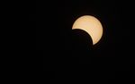 Thousands marvel as total eclipse darkens Chile, Argentina - Phys.org