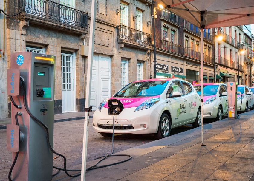 BUILDING BLOCKS OF ELECTRIC VEHICLE DEPLOYMENT A GUIDE FOR DEVELOPING