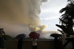 Volcano erupts near Manila; villagers flee, airports shut - Phys.org