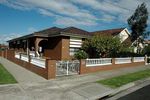 Housing, employment and social cohesion in multicultural neighbourhoods 'in transition': A comparative case study from the City of Moreland